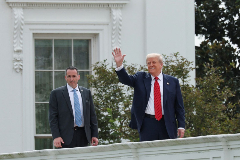 Trump Beyaz Saray çatısına çıktı, gazetecilerin kafası karıştı - Resim: 1