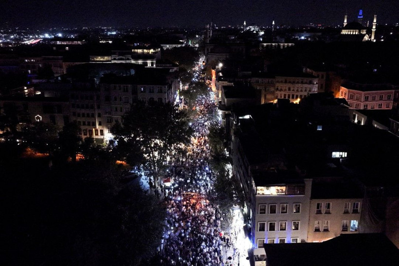 İstanbul'da binlerce kişiden Gazze yürüyüşü - Resim: 12