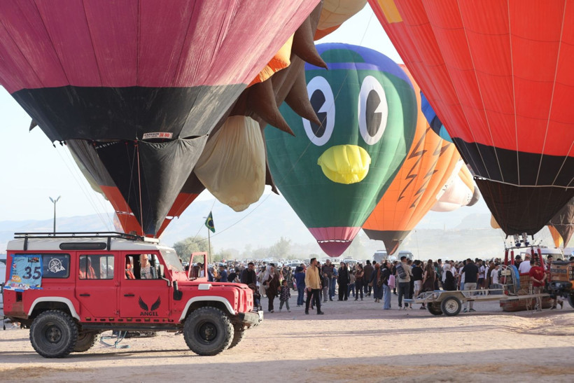 Kapadokya'da figürlü balonlar enfes görüntüler oluşturdu - Resim: 4