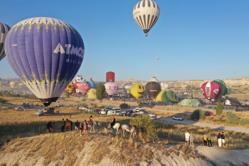 Kapadokya'da figürlü balonlar enfes görüntüler oluşturdu - Resim: 15