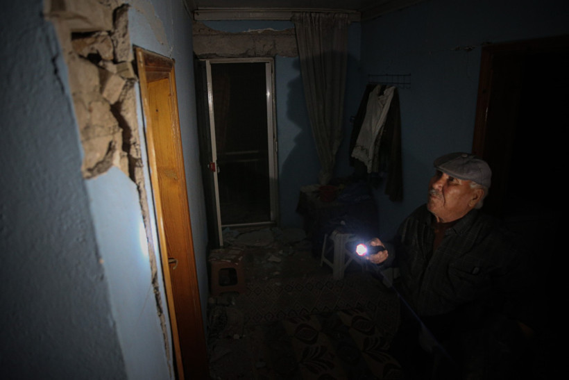 Depreme yakalananlar o anları anlattı: 'Duvarlar çöktü, toz bulutu sardı' - Resim : 1