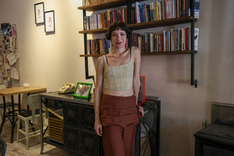 Behzat Ç.’nin Şule’si Ayça Eren: “Dizi tekliflerini Ankara’da kalabilmek geri çevirdim” - Resim : 1