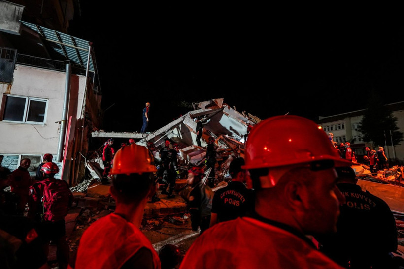 Balıkesir Sındırgı depreminden can yakan kareler - Resim: 4