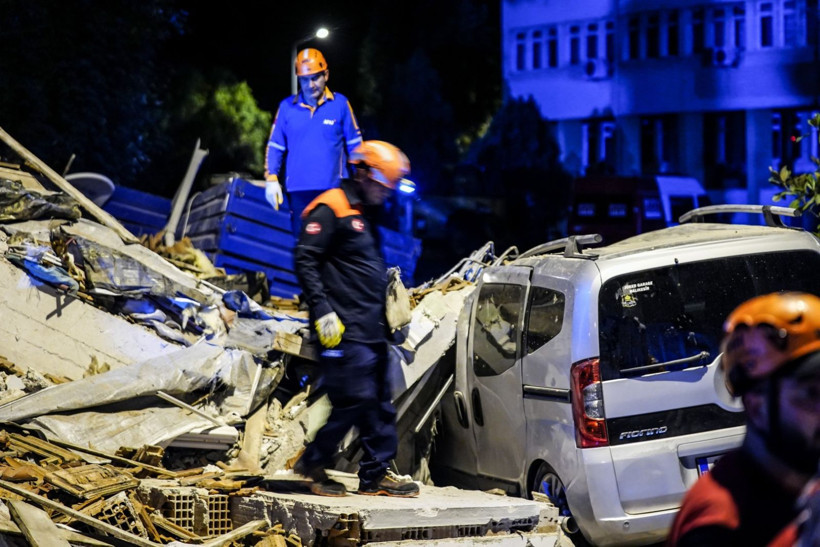 Balıkesir Sındırgı depreminden can yakan kareler - Resim: 5