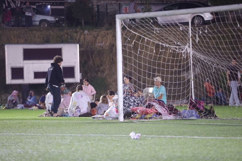 Balıkesir Sındırgı depreminden can yakan kareler - Resim: 13