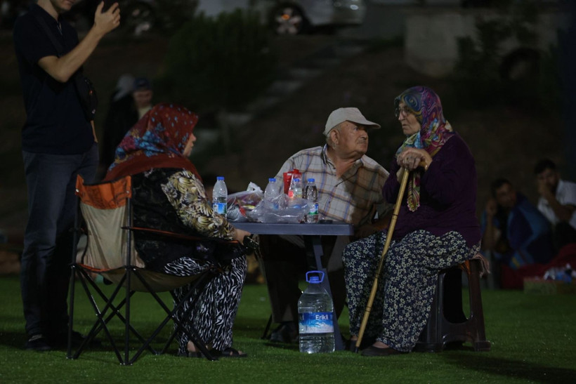 Balıkesir Sındırgı depreminden can yakan kareler - Resim: 17