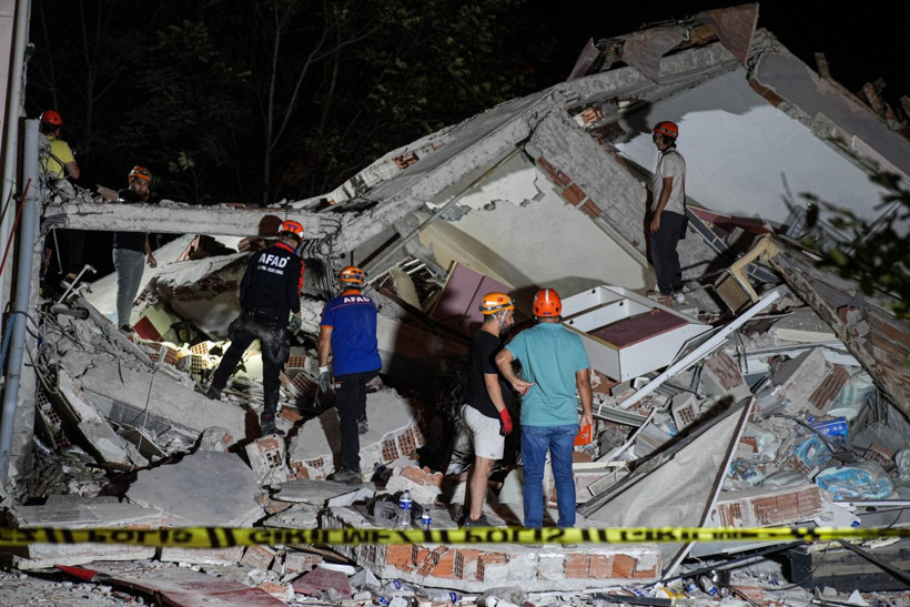 Balıkesir Sındırgı depreminden can yakan kareler - Resim: 18