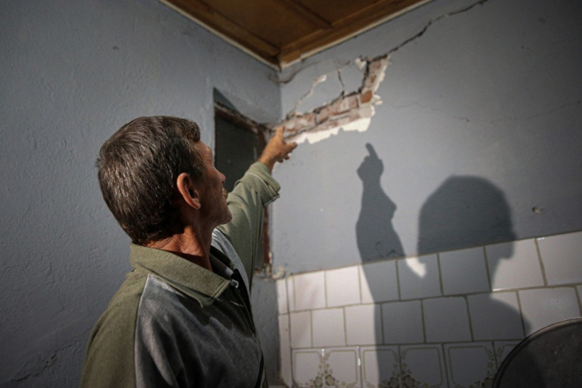 Balıkesir Sındırgı depreminden can yakan kareler - Resim: 25