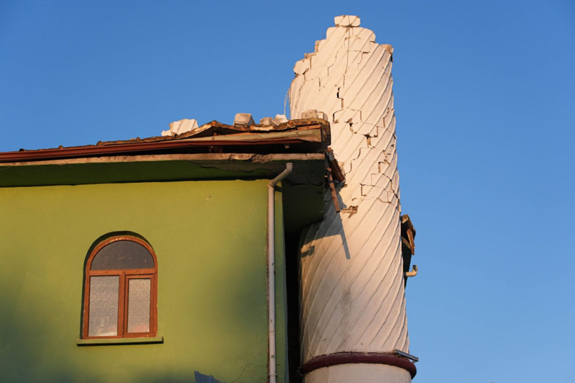 Balıkesir Sındırgı depreminden can yakan kareler - Resim: 34