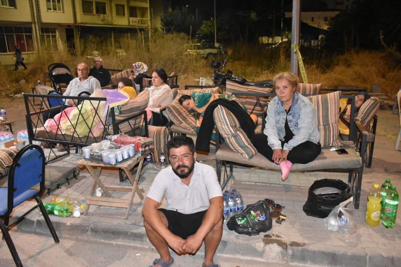 Balıkesir Sındırgı depreminden can yakan kareler - Resim: 54
