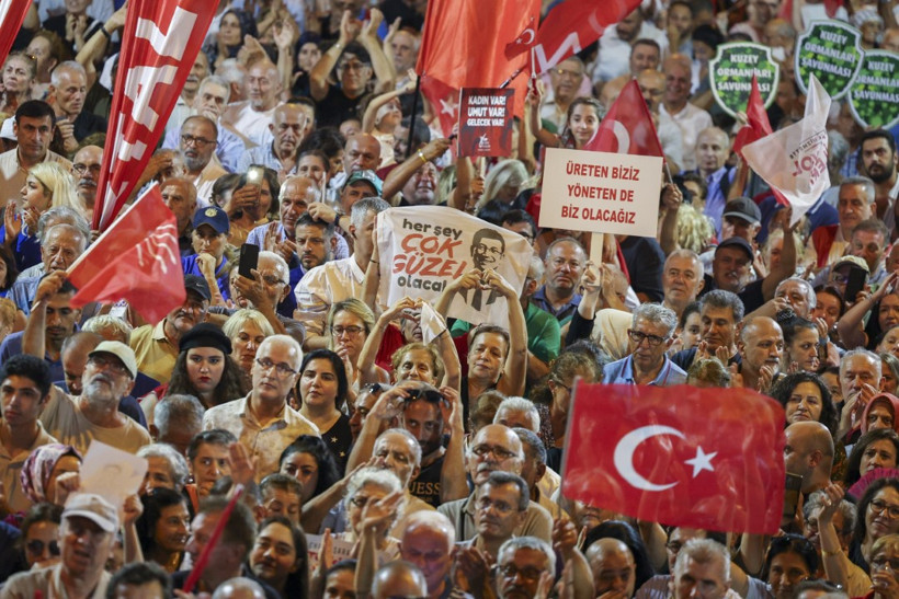 Özgür Özel saat vererek duyurdu: 'AK Parti kuruluş yıl dönümü hediyen geliyor' - Resim : 4