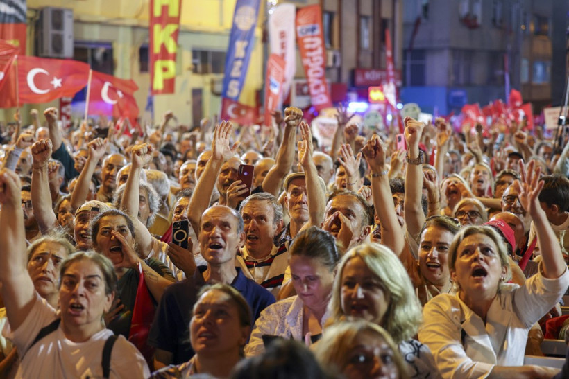 Özgür Özel saat vererek duyurdu: 'AK Parti kuruluş yıl dönümü hediyen geliyor' - Resim : 7