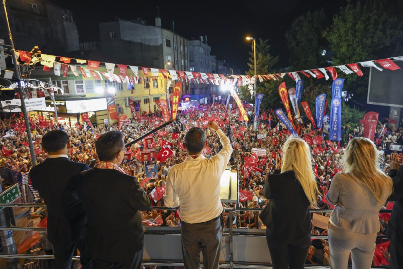 Özgür Özel saat vererek duyurdu: 'AK Parti kuruluş yıl dönümü hediyen geliyor' - Resim : 9