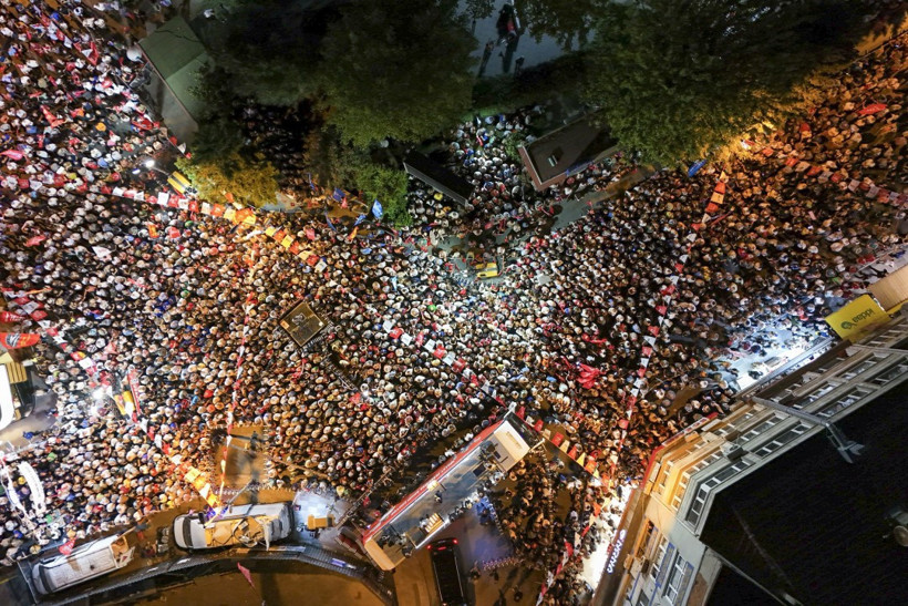 Özgür Özel saat vererek duyurdu: 'AK Parti kuruluş yıl dönümü hediyen geliyor' - Resim : 10