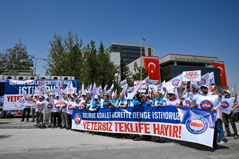 Memurlar hükümetin düşük zam teklifine karşı eylemde - Resim: 3