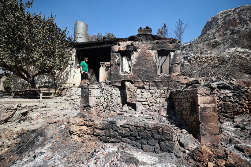 Çok acı görüntüler: Mezarlıklar da kül oldu - Resim: 1