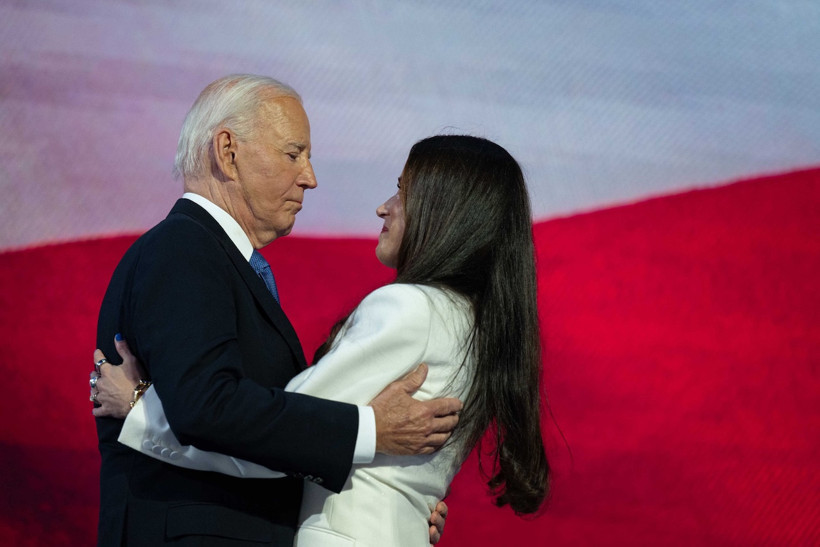 Biden'ın kızından olay yaratan hamle: "Eşim ve kız arkadaşı el ele" - Resim : 1