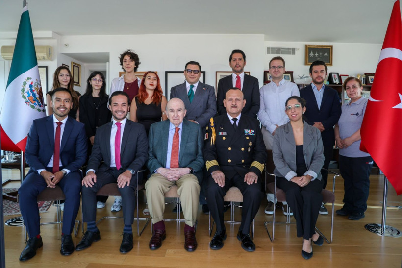 Emine Erdoğan da paylaşmıştı, 'Bu bir sır değil' dedi: 'Osmanlı'nın damadı' Türkiye'den ayrılıyor - Resim: 5