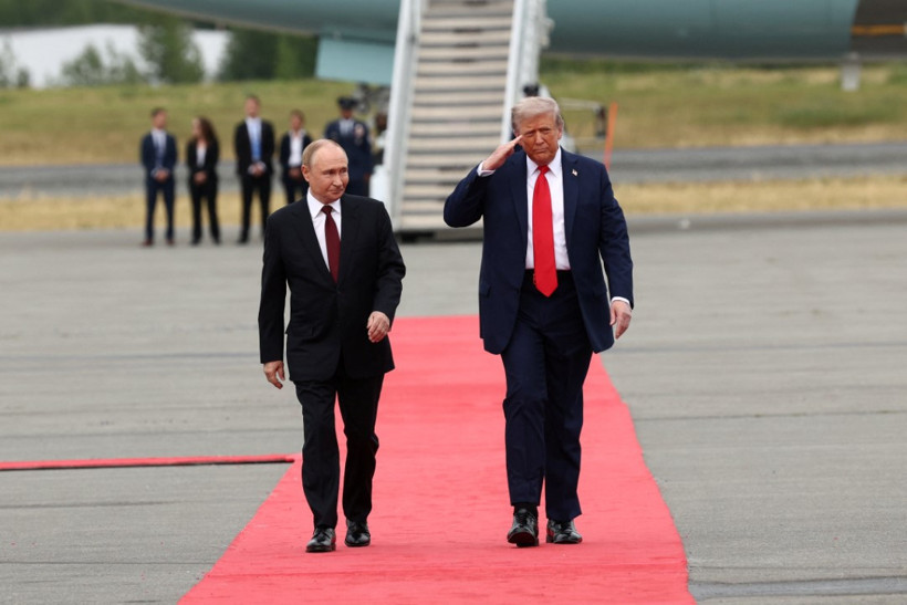 Trump ve Putin'in uçakları Alaska'ya indi: Barış çıkmazsa mutsuz olurum - Resim : 17