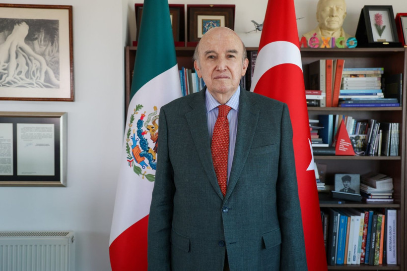 Emine Erdoğan da paylaşmıştı, 'Bu bir sır değil' dedi: 'Osmanlı'nın damadı' Türkiye'den ayrılıyor - Resim: 7