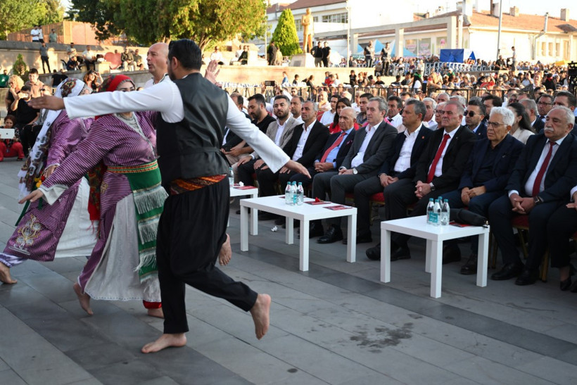 Özgür Özel: Hiçbir gün zalim olmamaya söz veriyoruz - Resim : 5
