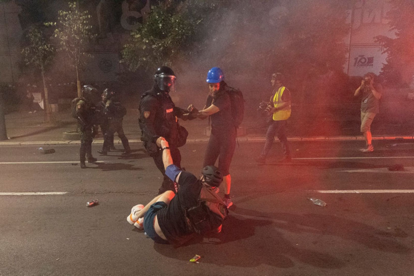 Sırbistan savaş alanına döndü - Resim: 9