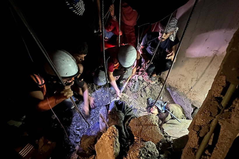 Genç kadın İsrail'in vurduğu binanın altında kaldı - Resim : 2