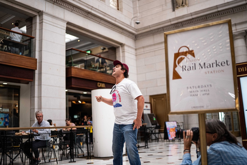 Başkan Yardımcısı ve Savunma Bakanı'na protesto - Resim : 1