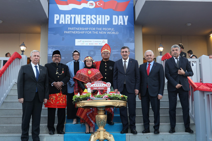 'Atatürk'ü kahraman olarak görüyoruz' - Resim : 1