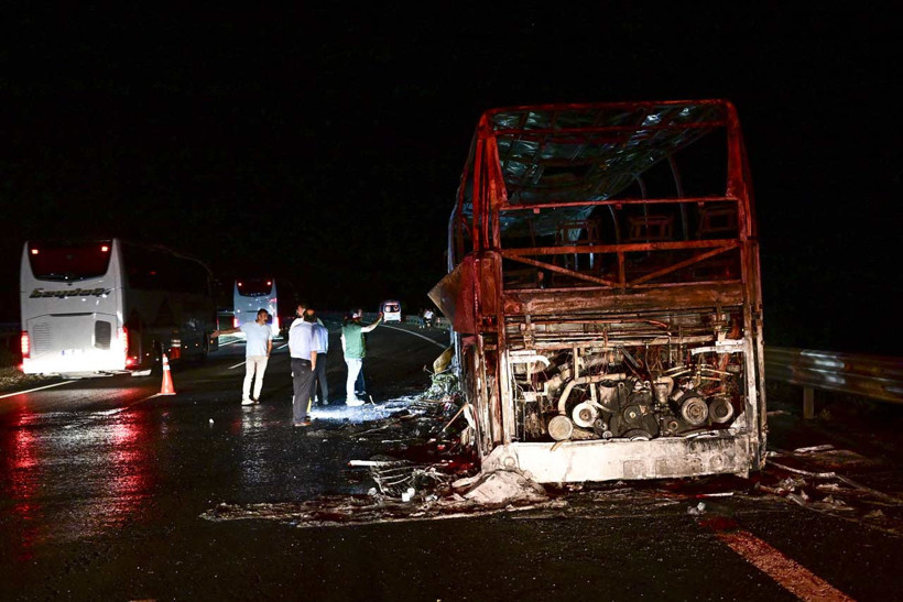 Ankara'da seyir halindeki yolcu otobüsü yandı - Resim : 1