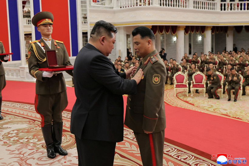 Ukrayna savaşından dönen Kuzey Koreli askerler törenle karşılandı - Resim: 3