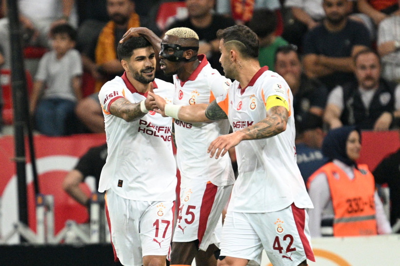 Galatasaray Kayseri'de dört köşe: Yıldızlar coştu, zirveye yerleşti - Resim : 1