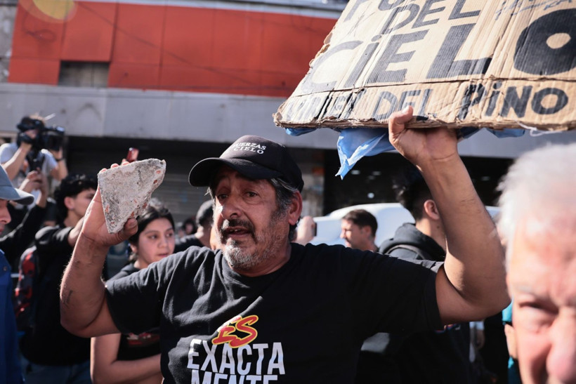 Arjantinli lider Javier Milei'ye taşlı saldırı - Resim: 4