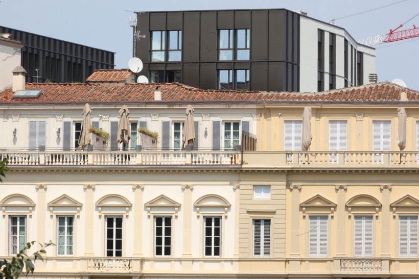 Dünyaca ünlü tarihi şehirde 'çirkin bina' krizi - Resim : 2