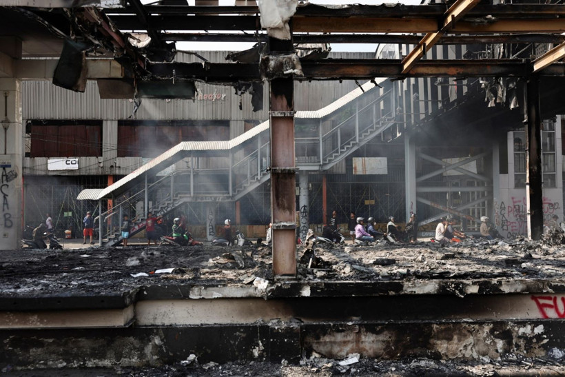 'Milletvekillerine maaş zammı' isyanı büyüyor... Belediye binası ateşe verildi - Resim: 8
