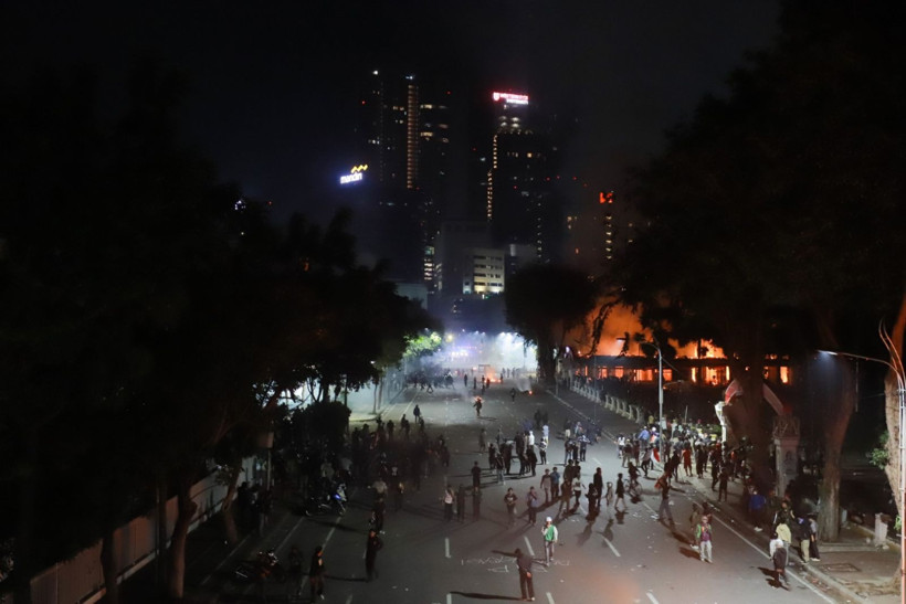 Vekile kıyak ateşi: Ülke alev alev - Resim: 3