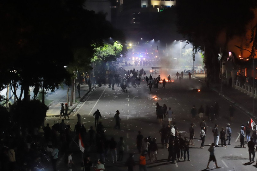 Vekile kıyak ateşi: Ülke alev alev - Resim: 4