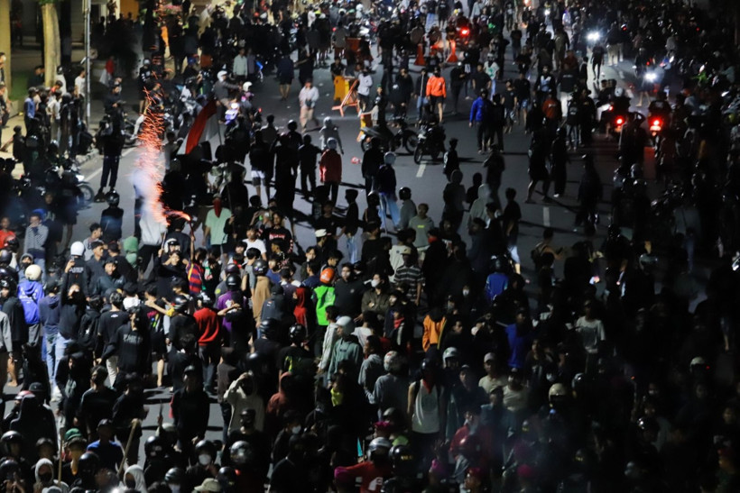 Vekile kıyak ateşi: Ülke alev alev - Resim: 9