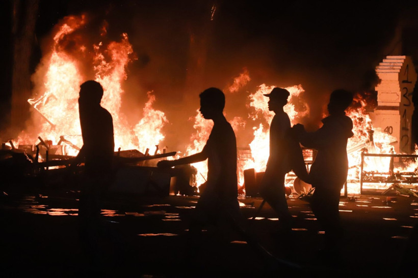 Vekile kıyak ateşi: Ülke alev alev - Resim: 11