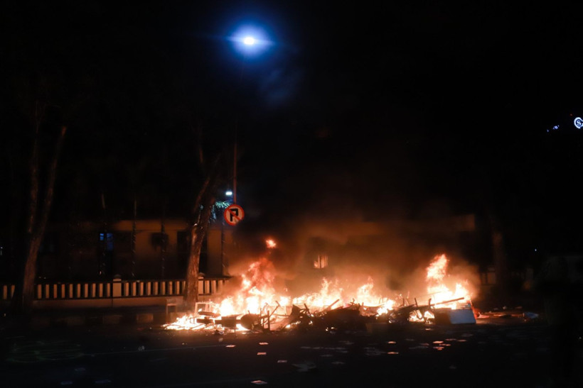 Vekile kıyak ateşi: Ülke alev alev - Resim: 13