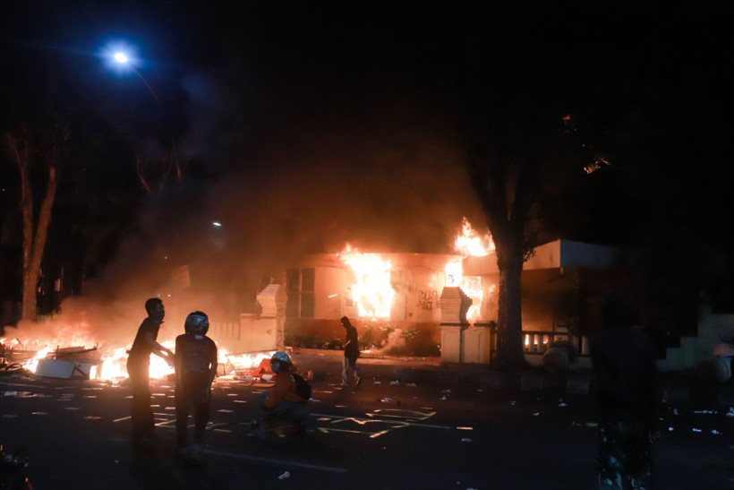 Vekile kıyak ateşi: Ülke alev alev - Resim: 14