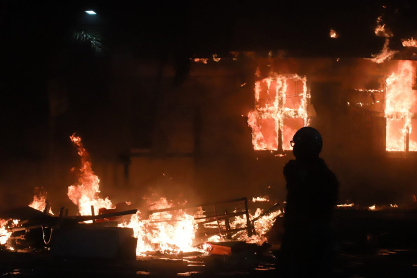 Vekile kıyak ateşi: Ülke alev alev - Resim: 16