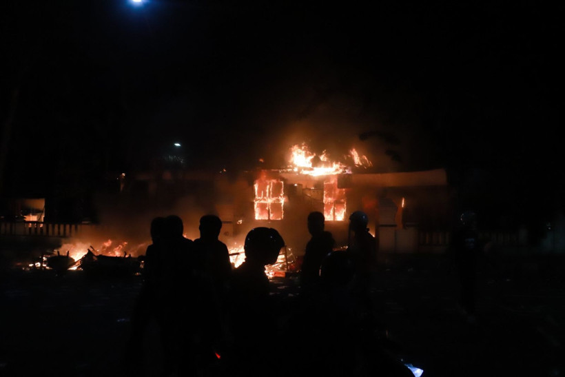 Vekile kıyak ateşi: Ülke alev alev - Resim: 17