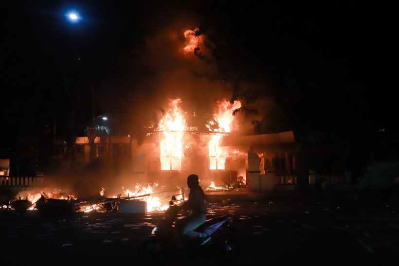 Vekile kıyak ateşi: Ülke alev alev - Resim: 18