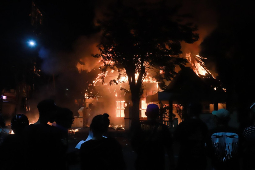 Vekile kıyak ateşi: Ülke alev alev - Resim: 20