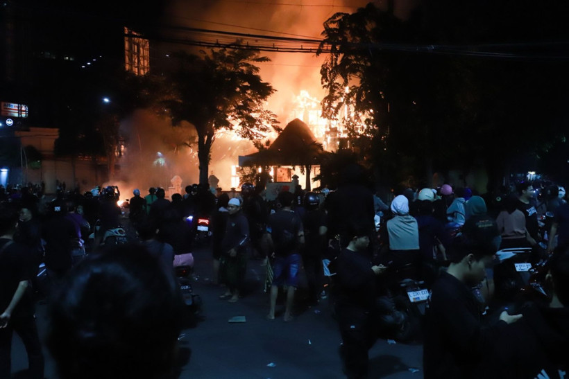 Vekile kıyak ateşi: Ülke alev alev - Resim: 21