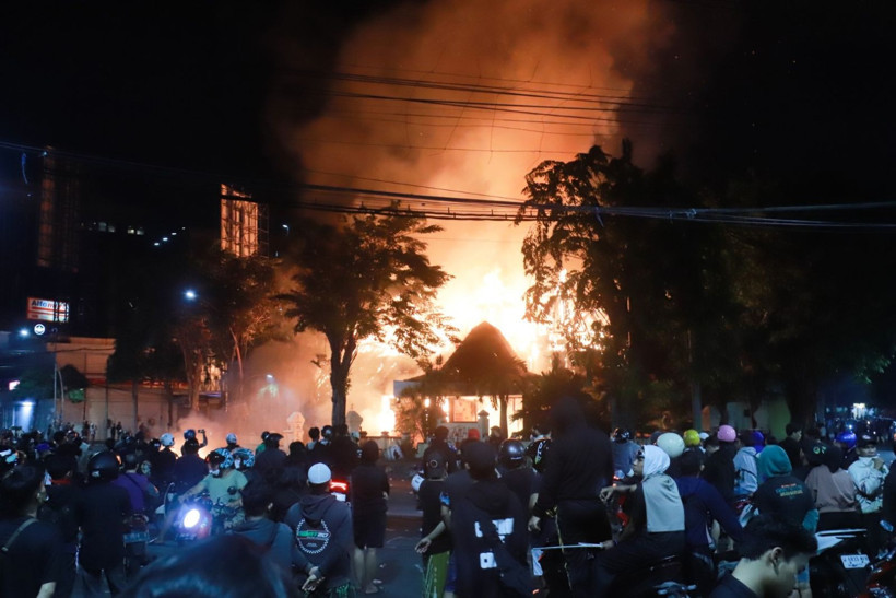 Vekile kıyak ateşi: Ülke alev alev - Resim: 22