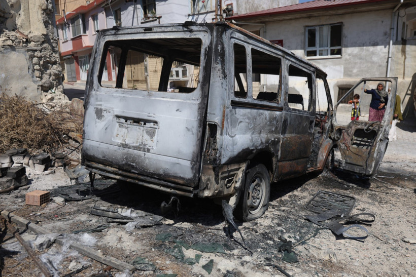 Çocuklarına hem anne hem babalık yapıyordu: Ekmek teknesi ateşe verildi - Resim : 1