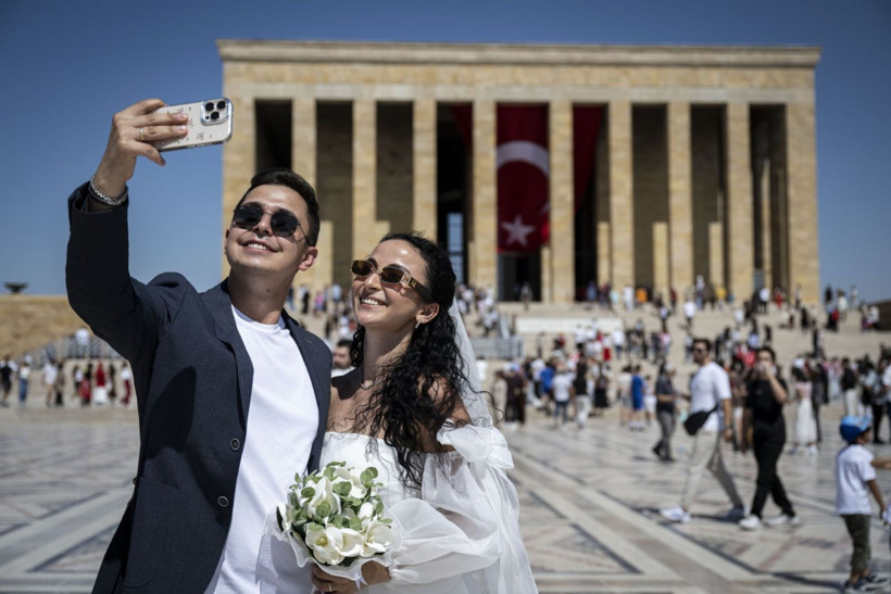 Millet Ata'sına koştu - Resim: 4