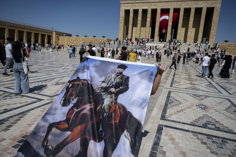 Millet Ata'sına koştu - Resim: 6